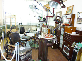 昭和の時代の歯科診療室